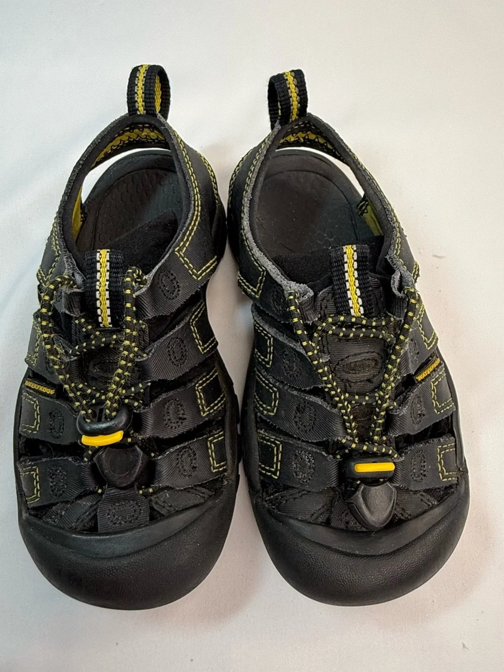 Keen Newport Kids Boys Size 11 Waterproof Black Sandals Yellow Accents VGUC/EUC